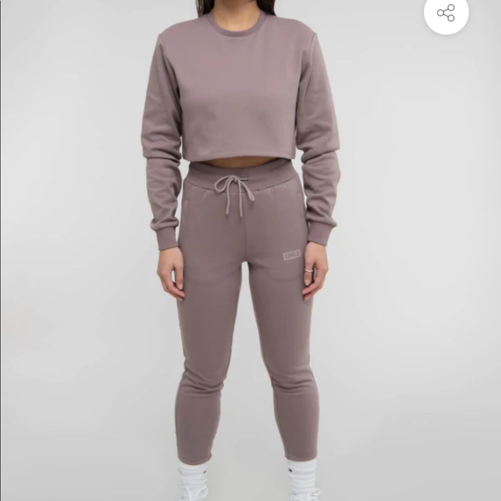 ESNTLS CROPPED SET
